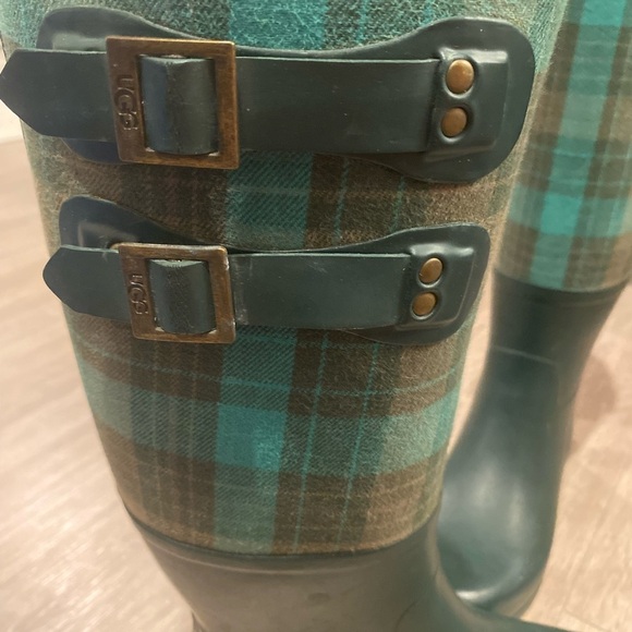 UGG womens Sabine Green Plaid boots size 6 - Picture 8 of 9